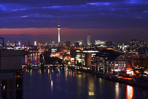 Berlin Mitte by night.jpg